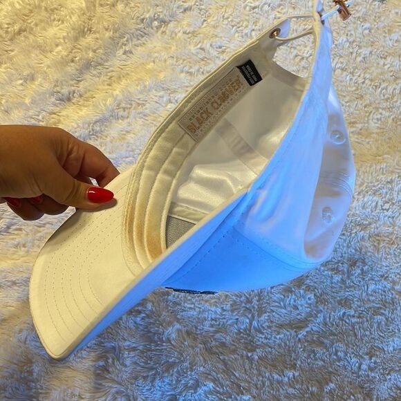 RARE Black clover white baseball cap - Picture 4 of 6